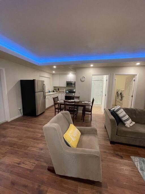 Brand New 2Br Cute Blue Led In North Fresno Apartment Exterior photo